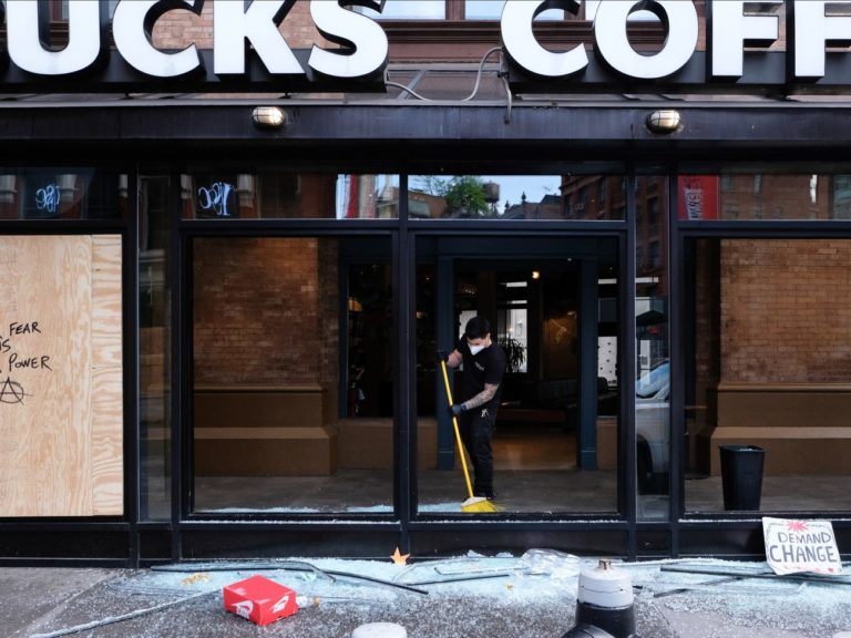 Starbucks bans employees from wearing clothes supporting Black Lives Matter